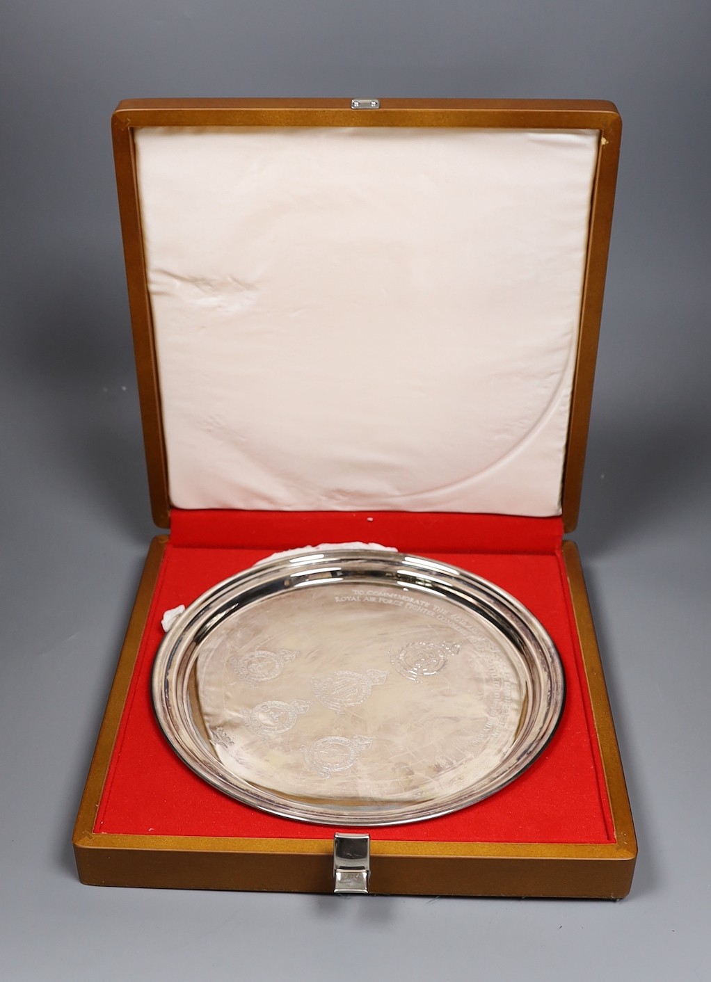 A cased modern silver '40th Anniversary of The Battle of Britain' commemorative salver, Sheffield, 1980, 27.7cm, 19.5oz.
